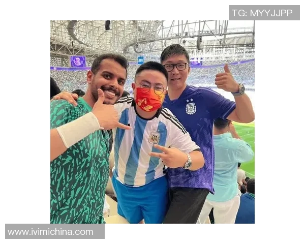 入乡随俗！广东新援完结入队典礼 球迷戏弄这才算是真加盟